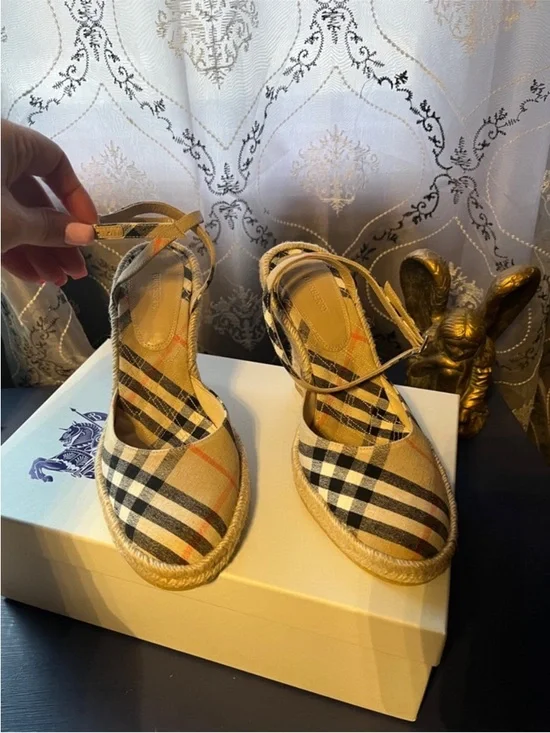Burberry Check Mews Espadrille Pumps - Picture 3 of 14